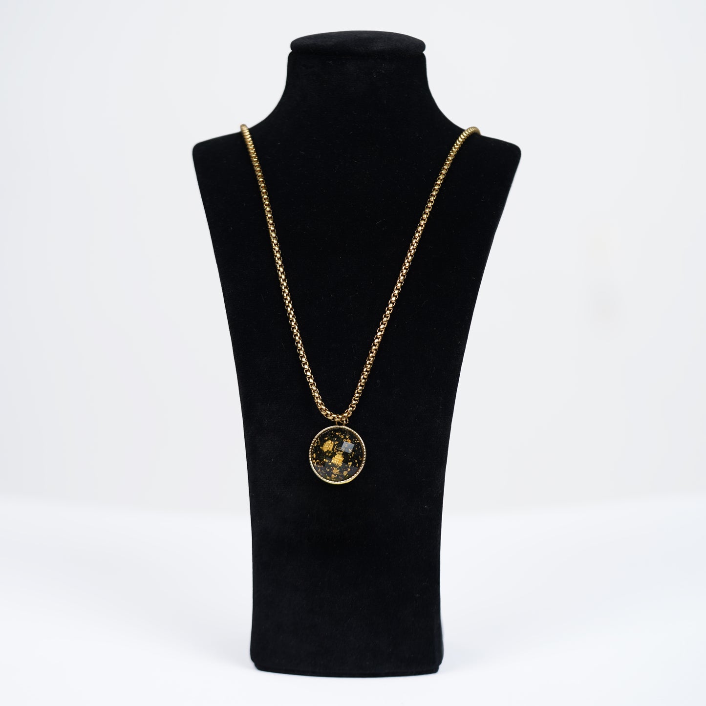 Rope Gold Necklace With Olive Stone Pendent