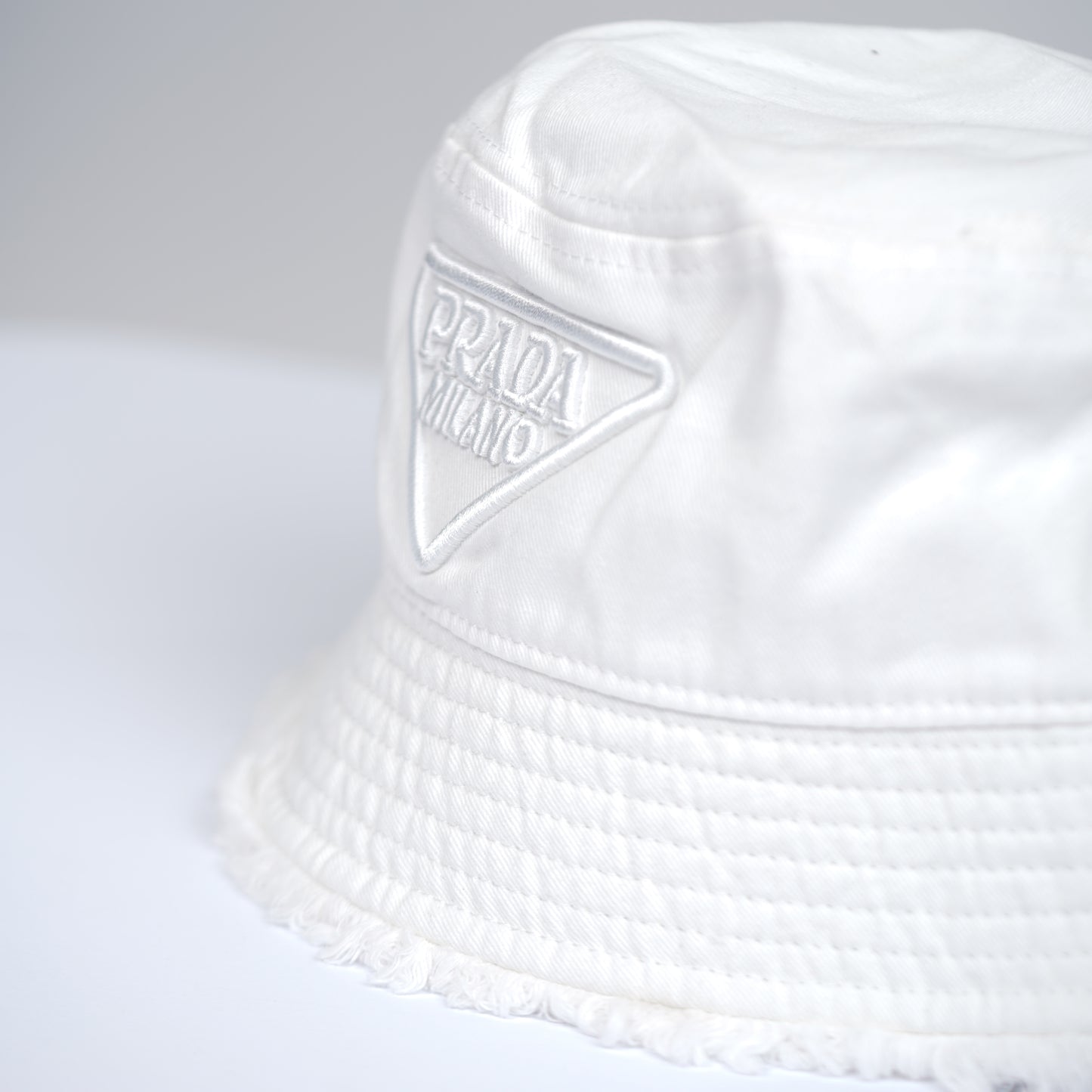 Bucket ‏Hat Prada  ( white )